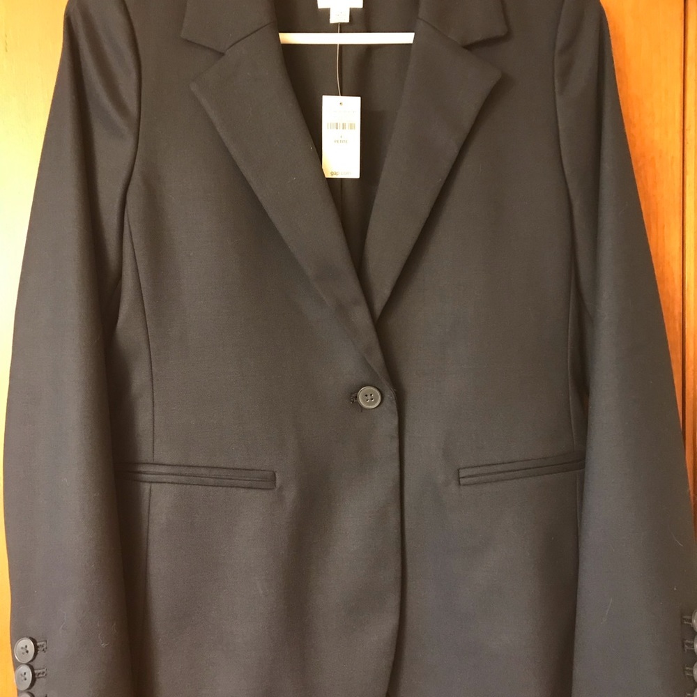 Navy blazer. New with tags. 4P